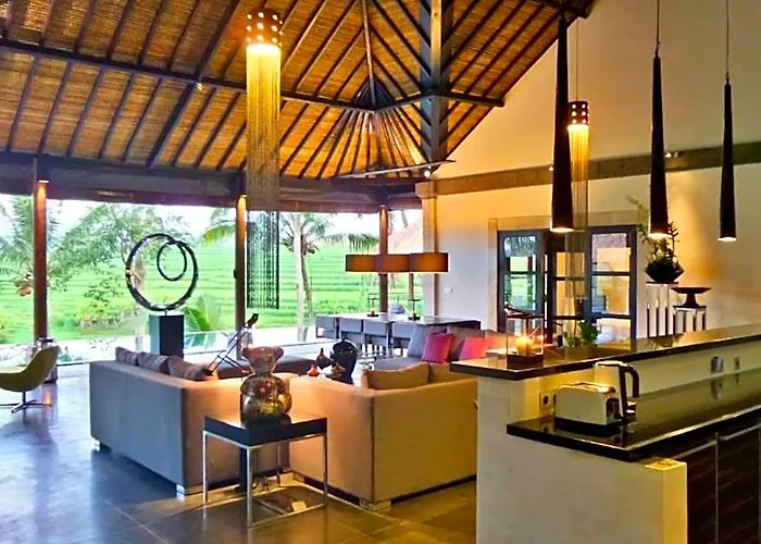 Peaceful 4 Bedroom Rice Field View Kelusa