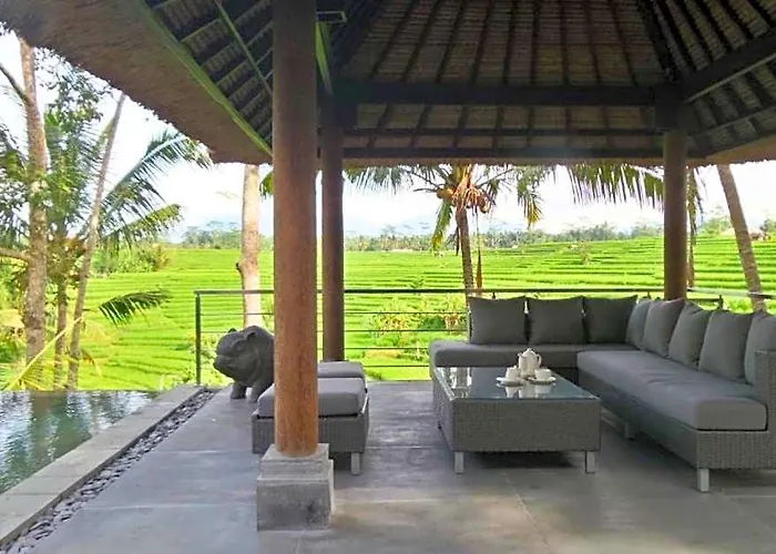 Peaceful 4 Bedroom Rice Field View Kelusa